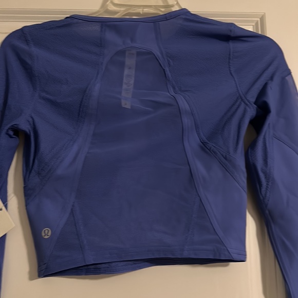 NWT Mesh Panelled Training Long
Sleeve Shirt - Picture 5 of 6